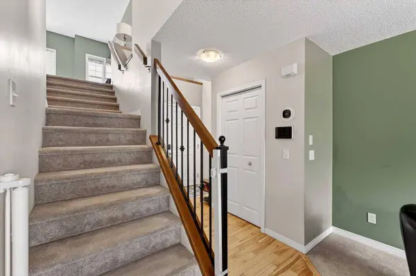 32 Everglen GRV SW, Calgary, AB T2Y 4Z3