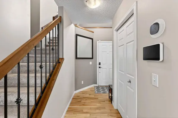 32 Everglen GRV SW, Calgary, AB T2Y 4Z3