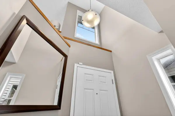 32 Everglen GRV SW, Calgary, AB T2Y 4Z3
