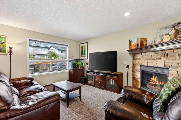 490 New Brighton DR SE, Calgary, AB T2Z 0K1