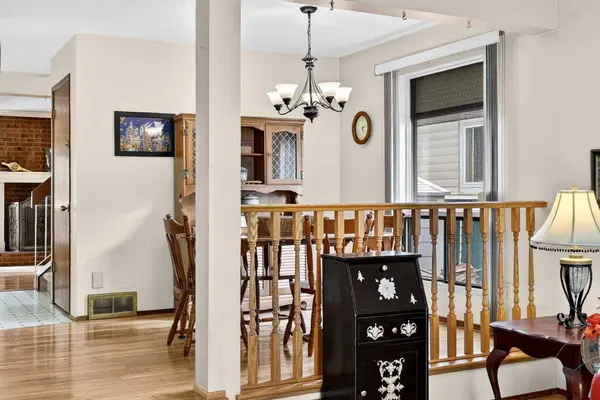 296 Templeton CIR NE, Calgary, AB T1Y 5R5