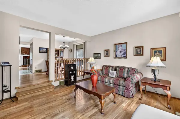 296 Templeton CIR NE, Calgary, AB T1Y 5R5