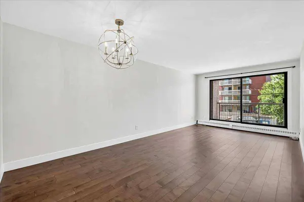 1011 12 AVE SW #204, Calgary, AB T2R 0J5