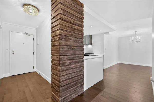 1011 12 AVE SW #204, Calgary, AB T2R 0J5