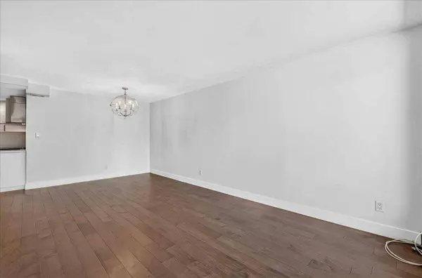 1011 12 AVE SW #204, Calgary, AB T2R 0J5