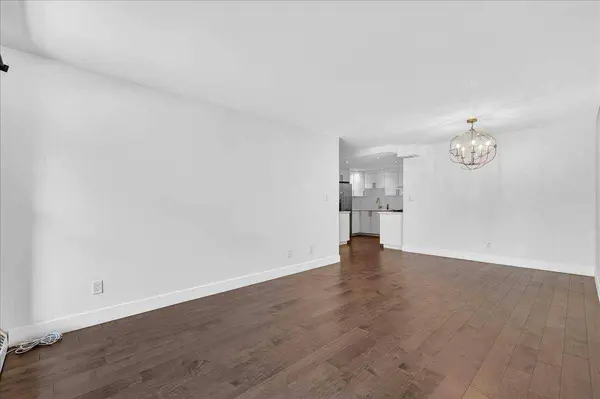 1011 12 AVE SW #204, Calgary, AB T2R 0J5