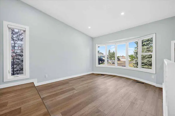 55 Whitehaven CRES NE, Calgary, AB T1Y 6C4