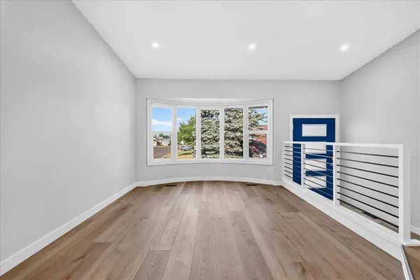 55 Whitehaven CRES NE, Calgary, AB T1Y 6C4