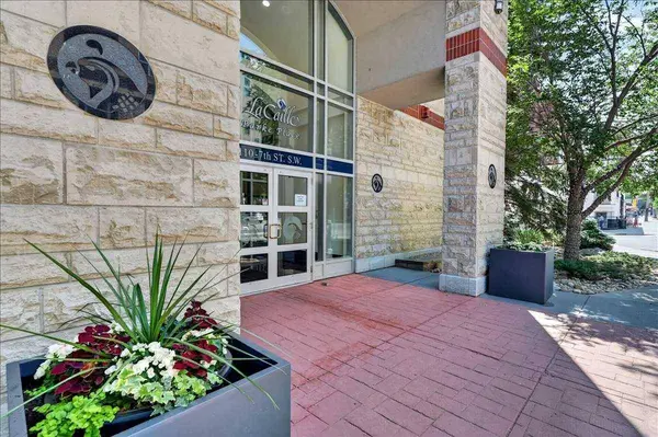 110 7 ST SW #603, Calgary, AB T2P 5M9