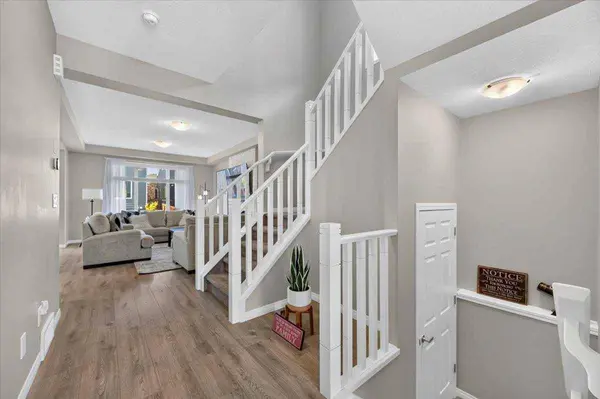 33 Yorkville GN SW, Calgary, AB T2X 4J8