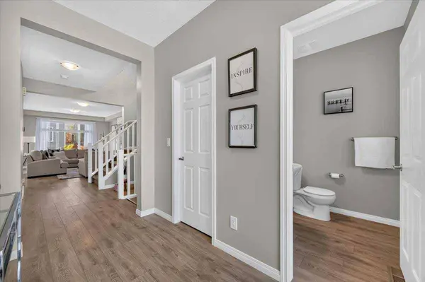 33 Yorkville GN SW, Calgary, AB T2X 4J8