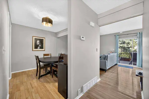 4940 39 AVE SW #61, Calgary, AB T3E 6M7