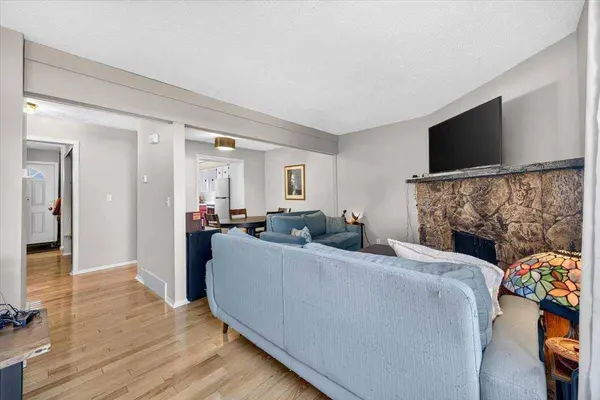 4940 39 AVE SW #61, Calgary, AB T3E 6M7