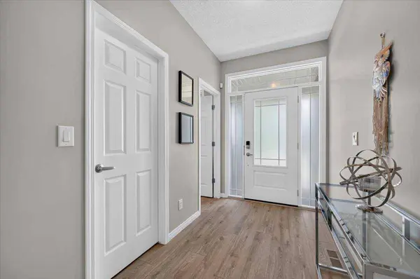 33 Yorkville GN SW, Calgary, AB T2X 4J8