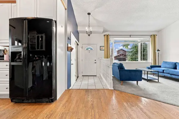 71 Hawkhill WAY NW, Calgary, AB T3G 3A3