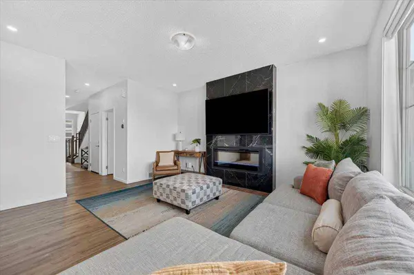 144 Carringham WAY NW, Calgary, AB T3P 1V5