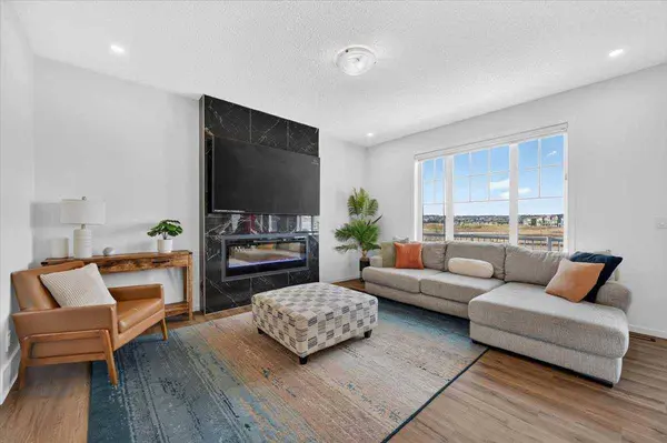 144 Carringham WAY NW, Calgary, AB T3P 1V5