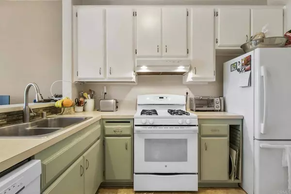 6151 Calle Mariselda #302, San Diego, CA 92124