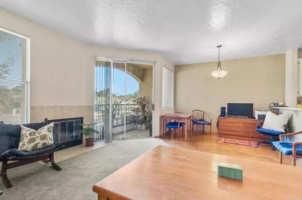 6151 Calle Mariselda #302, San Diego, CA 92124