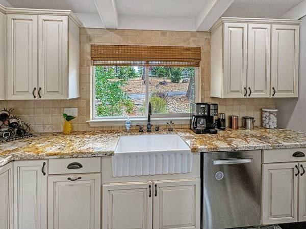 25414 Table Meadow RD, Auburn, CA 95602