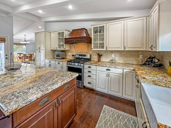 25414 Table Meadow RD, Auburn, CA 95602