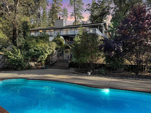 25414 Table Meadow RD, Auburn, CA 95602