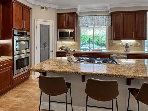 11351 Fox Tail CT, Auburn, CA 95602