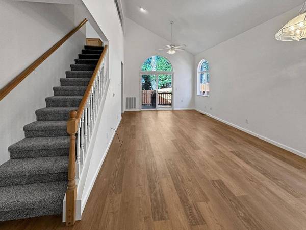 121 Carriage LN, Grass Valley, CA 95949