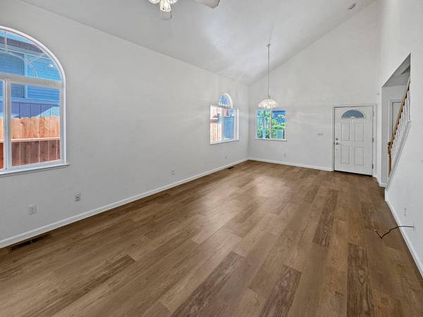121 Carriage LN, Grass Valley, CA 95949