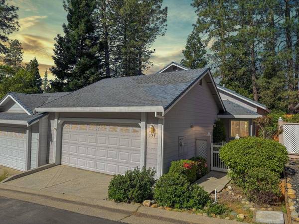 121 Carriage LN, Grass Valley, CA 95949