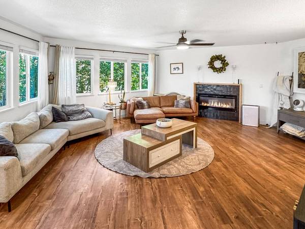 14216 Torrey Pines DR, Auburn, CA 95602