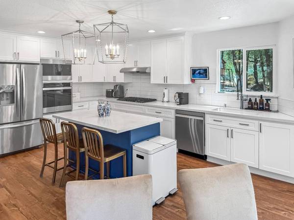 14216 Torrey Pines DR, Auburn, CA 95602