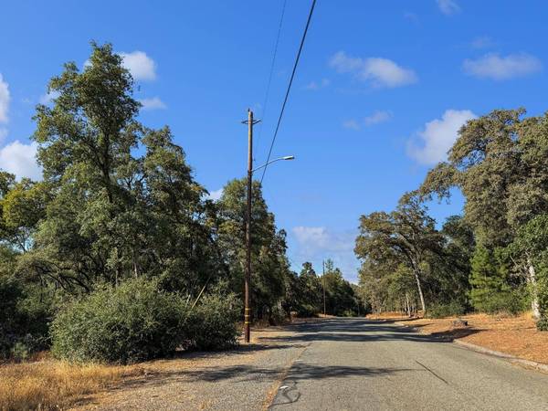 1001 Old Airport RD, Auburn, CA 95603