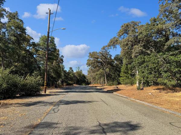 1001 Old Airport RD, Auburn, CA 95603