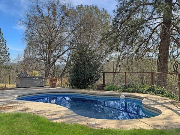 27217 Table Meadow RD, Auburn, CA 95602