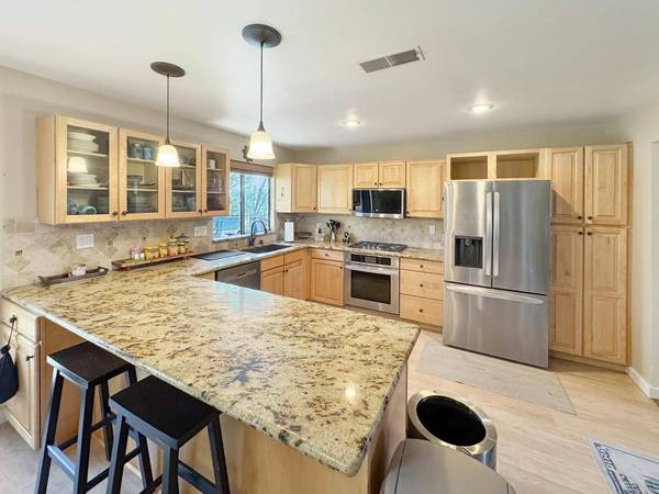 27217 Table Meadow RD, Auburn, CA 95602