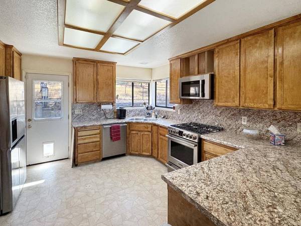 8700 Hubbard RD, Auburn, CA 95602