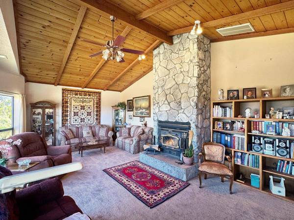 8700 Hubbard RD, Auburn, CA 95602