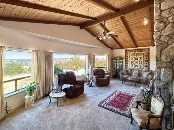 8700 Hubbard RD, Auburn, CA 95602