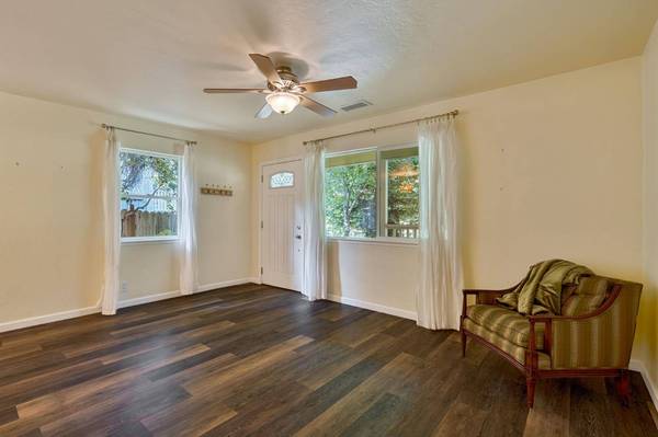 135 Brewery LN, Auburn, CA 95603