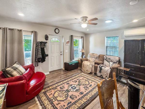 381 Foresthill AVE, Auburn, CA 95603