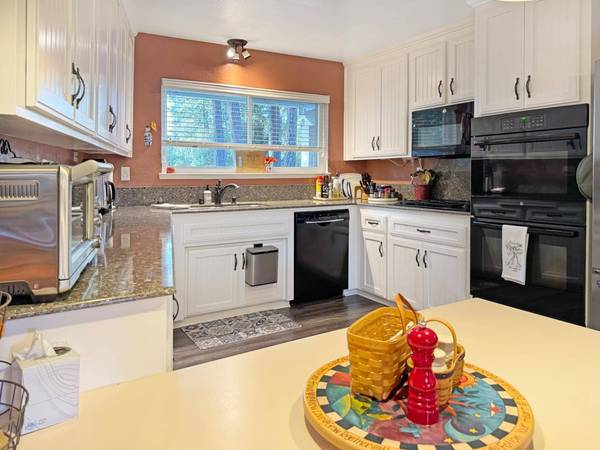 15967 Fairway Glen PL, Grass Valley, CA 95949
