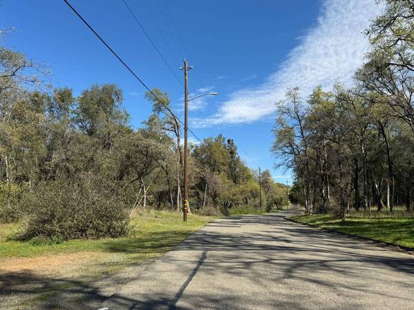 1001 Old Airport RD, Auburn, CA 95603