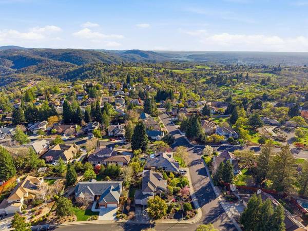 10010 Snowy Owl WAY, Auburn, CA 95603