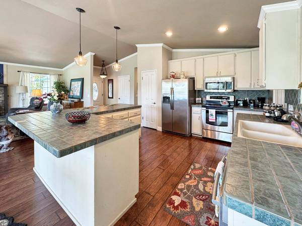 11803 Torrey Pines DR, Auburn, CA 95602