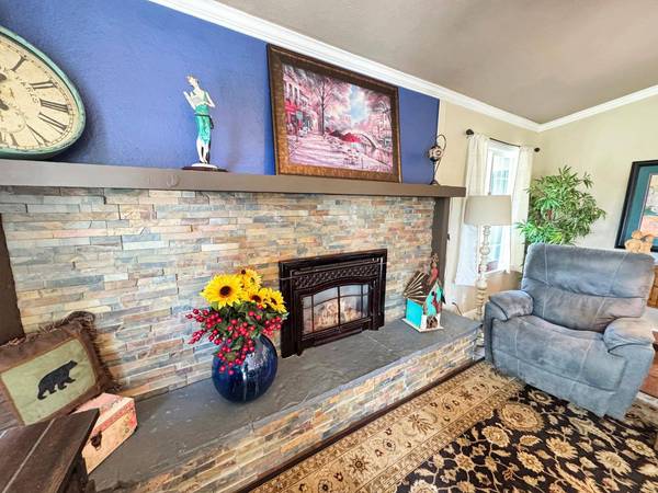 11803 Torrey Pines DR, Auburn, CA 95602