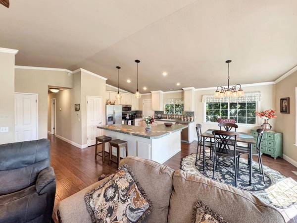 11803 Torrey Pines DR, Auburn, CA 95602