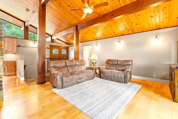 23448 Wayfarer CT, Auburn, CA 95602
