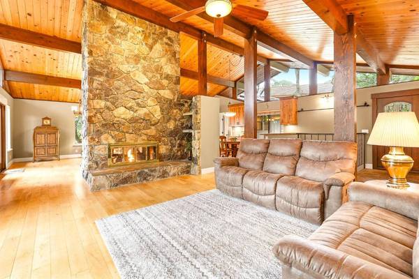 23448 Wayfarer CT, Auburn, CA 95602
