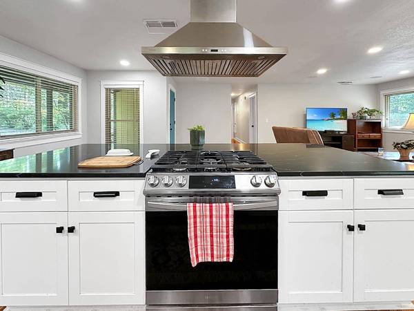 13608 Day RD, Grass Valley, CA 95945